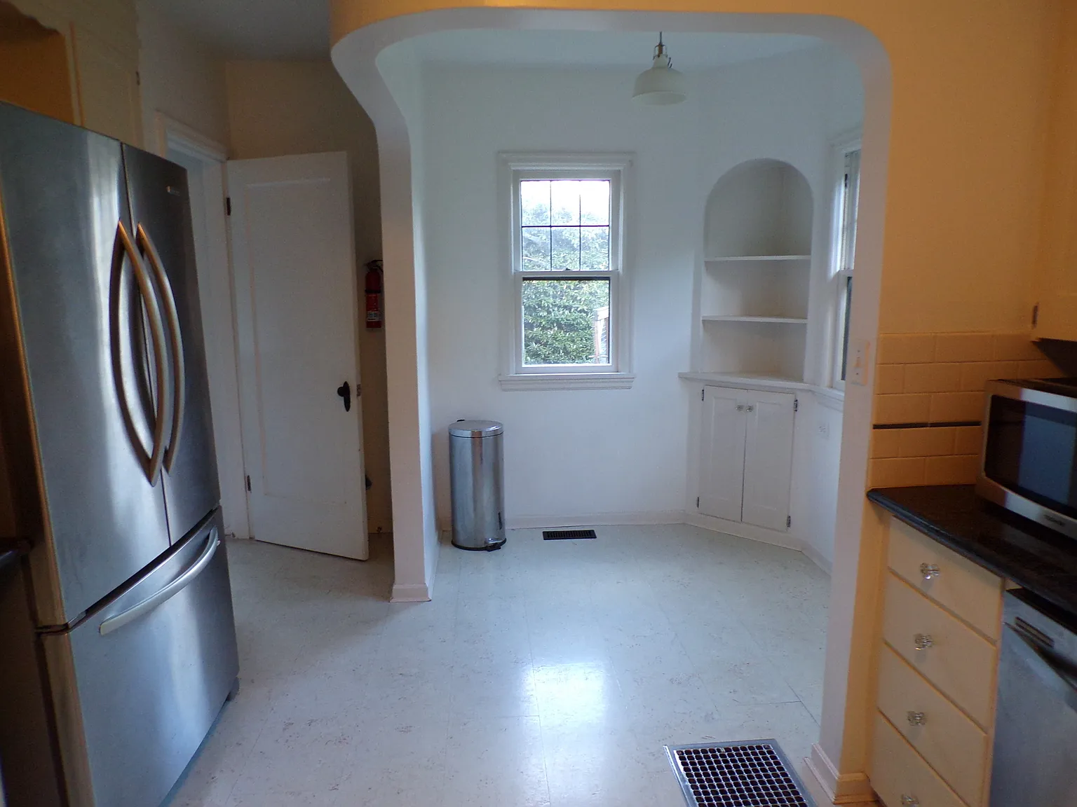 Finj01: 4621 Ne Royal Court - 1 — Photo 4
