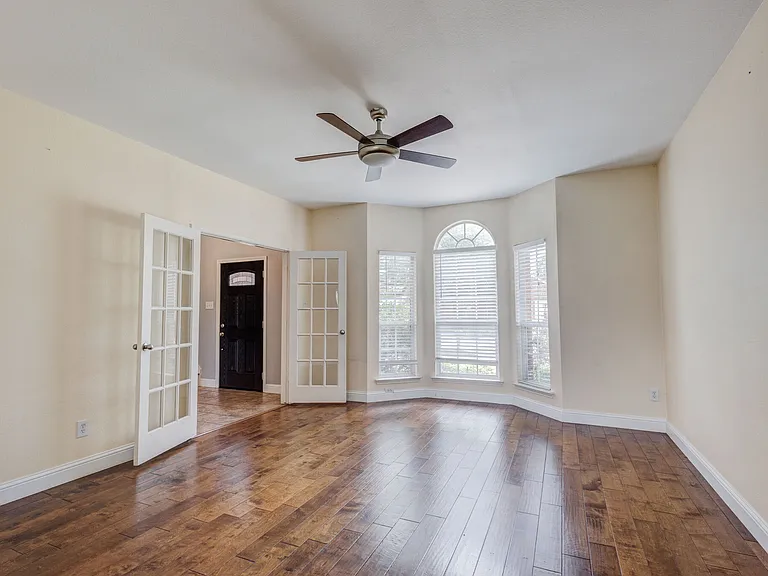 6107 Lakecrest Dr — Photo 5