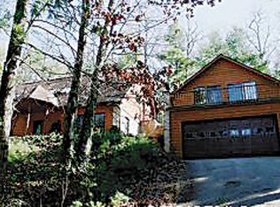 240 E Hilltop Dr, Saluda, NC 28773
