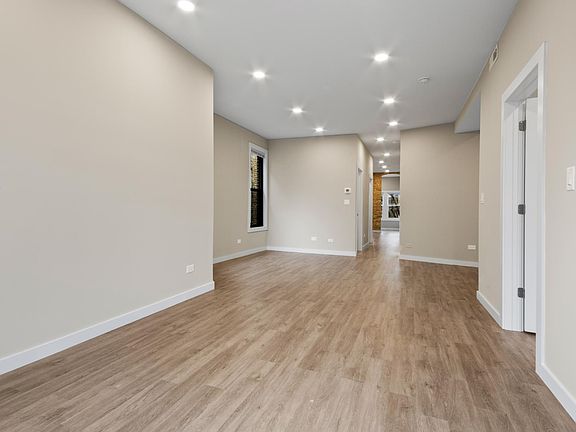 4th image of 1221 W Newport Ave #1