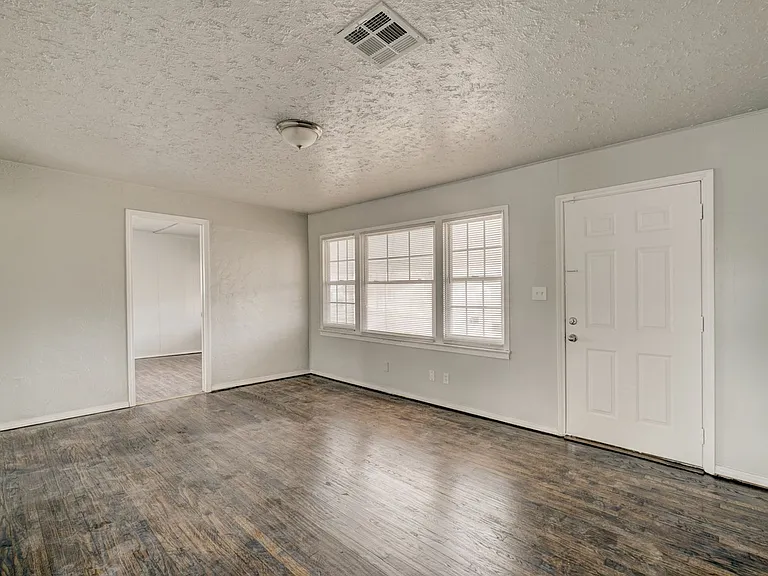 3900 Mallard Dr — Photo 7