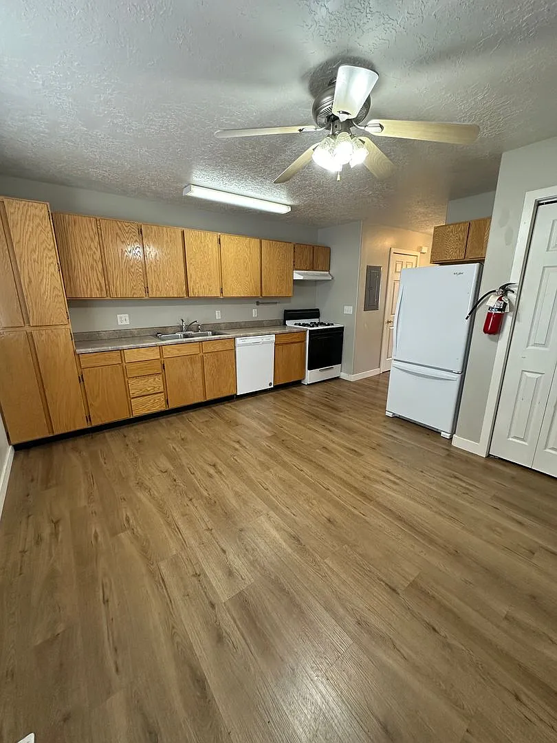 2 Bed, 1.5 Bath Townhome in the Meadows — Photo 3
