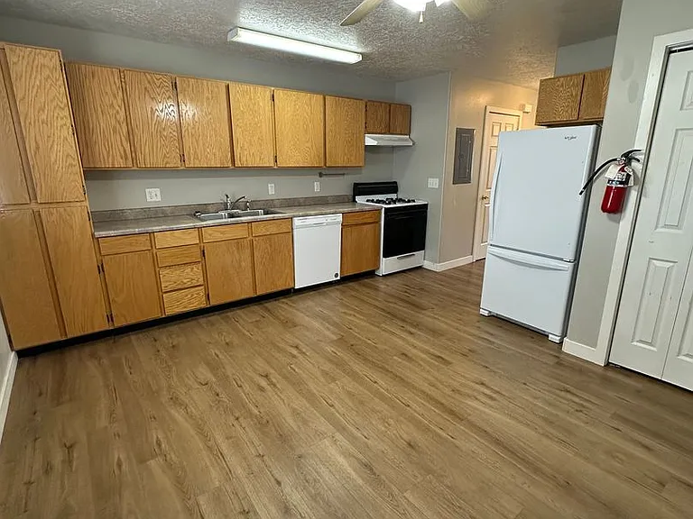 610 Sunflower Rd — Photo 3