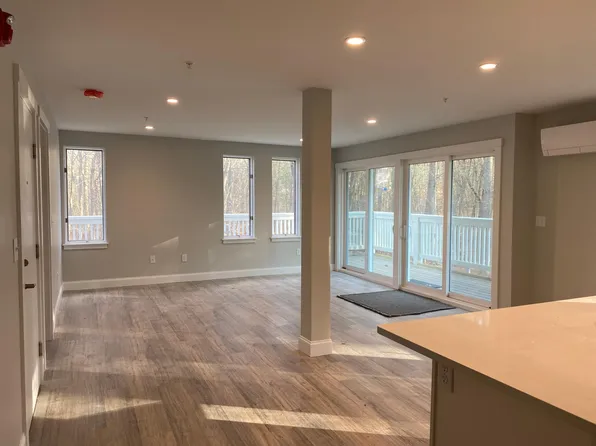 2 Village Green Dr #201, Kittery, ME 03904