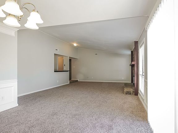 5th image of 139 Vista Grande Cres