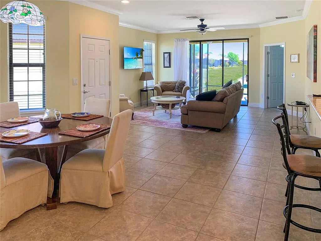 2 bed, 2.0 bath, 1393 sqft, $2,300 — Photo 3