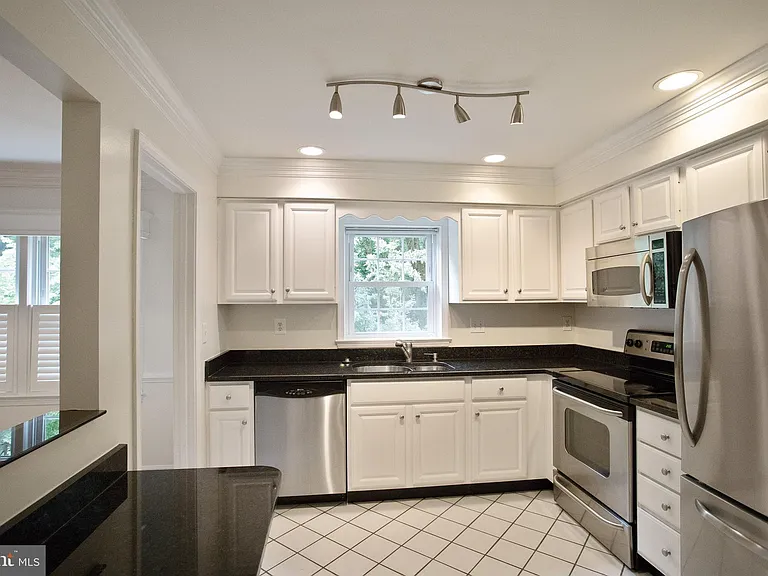7041 Alicent Pl — Photo 7
