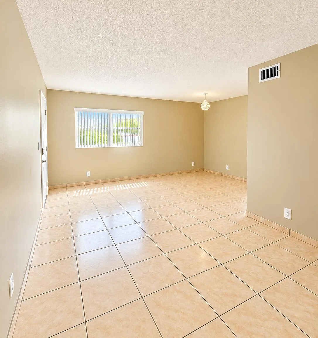 1 bed, 1.0 bath, 610 sqft, $1,600 — Photo 3