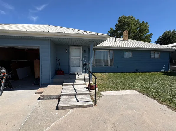 202 S 1st Ave, Martin, SD 57551