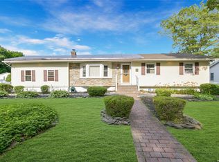 1009 Grundy Ave, Holbrook, NY 11741