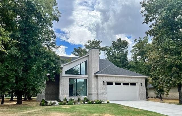 1st image of 225 Saint Andrews Dr