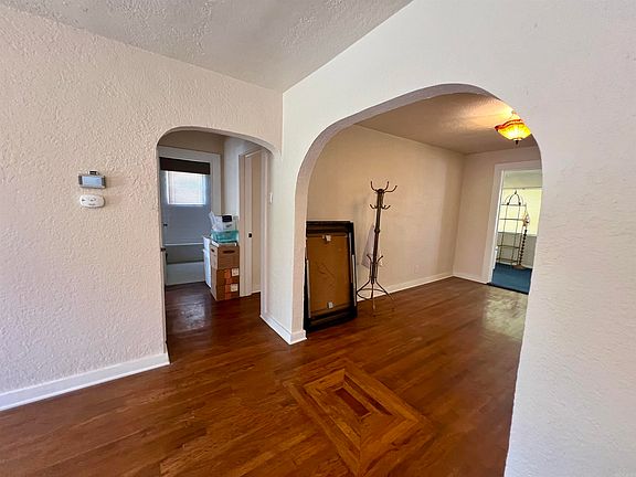 5th image of 208 Oakwood Ave