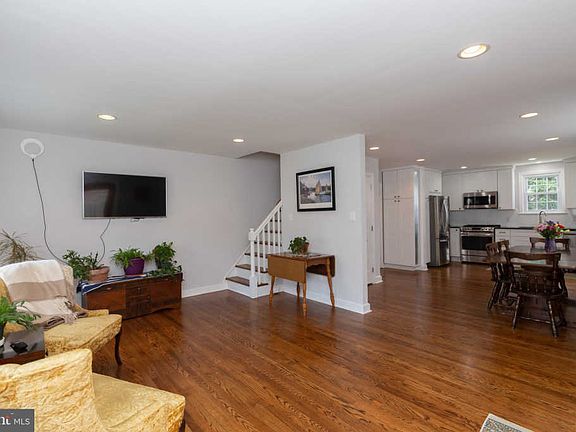 5th image of 624 Furlong Ave
