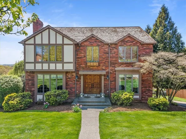 112 Springhouse Dr, Clairton, PA 15025