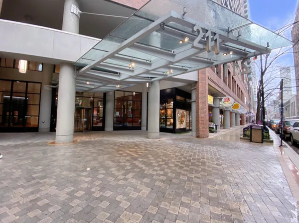 211 E Ohio St APT 1605, Chicago, IL 60611