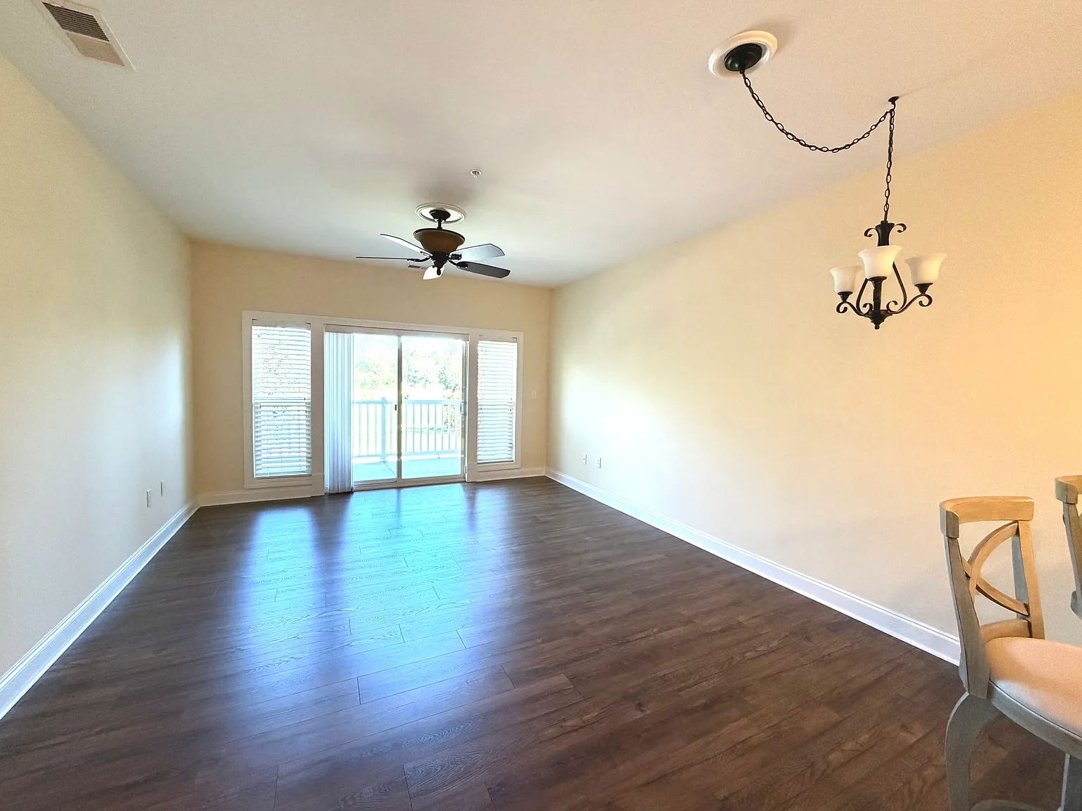 2 bed, 1117 sqft, $1,800 — Photo 2