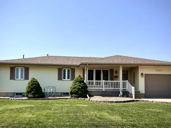 1721 Felten Dr, Hays, KS 67601