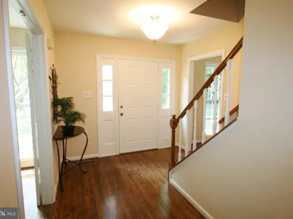 5207 Marvell Ln, Fairfax, VA 22032