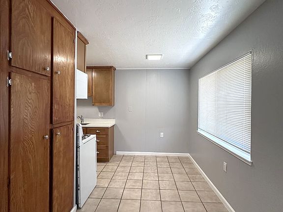 3rd image of 3806 39th Ave #T11