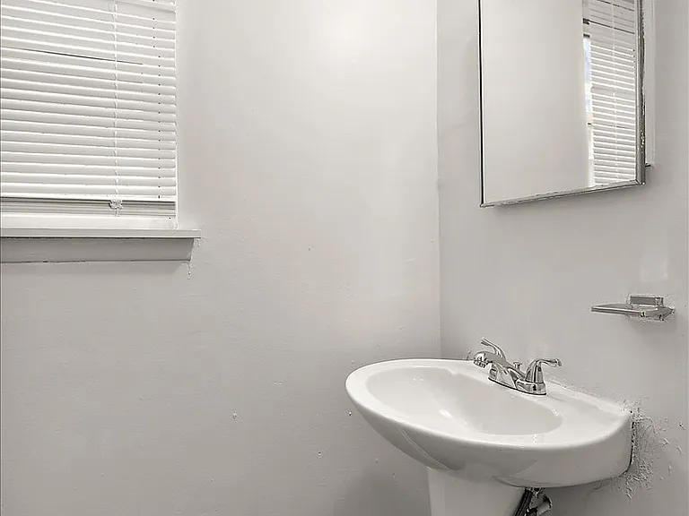 219 Ashland St — Photo 31