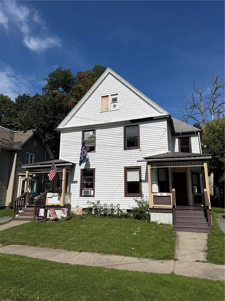 4 bed, 1.0 bath, 1092 sqft, $1,500 — Photo 1