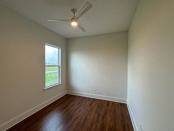 5th image of 322 Arlington Dr