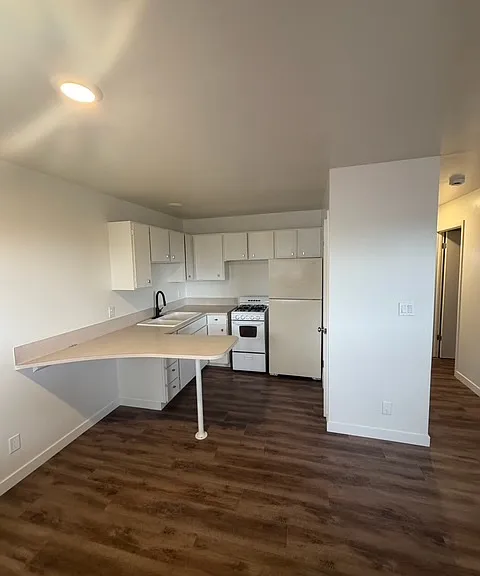 265 S Skyline Dr — Photo 2