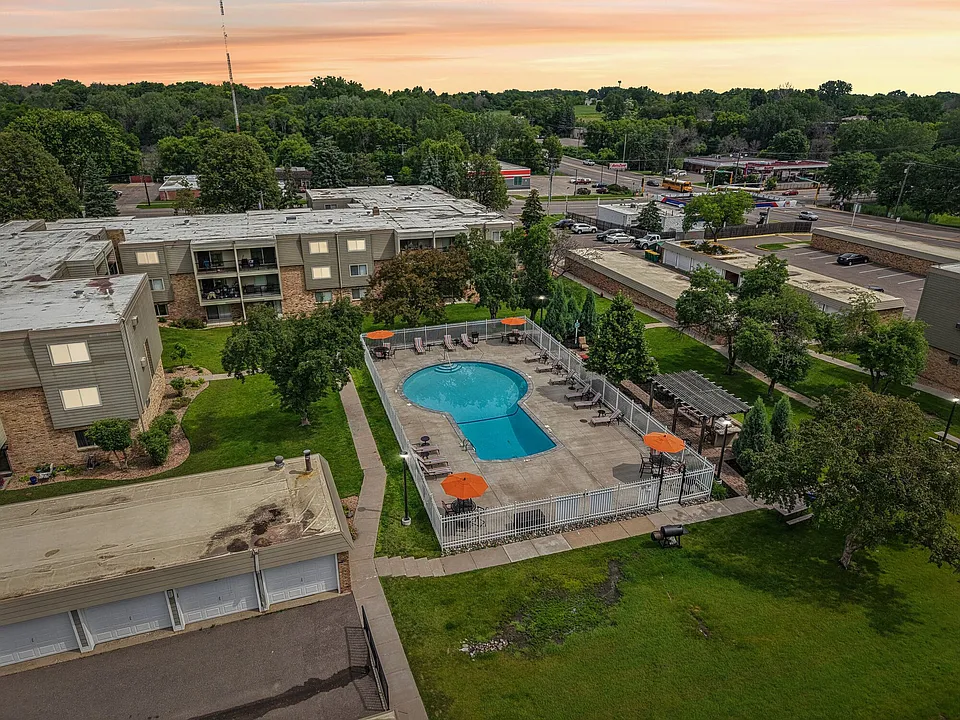 Royal Oaks Apartments