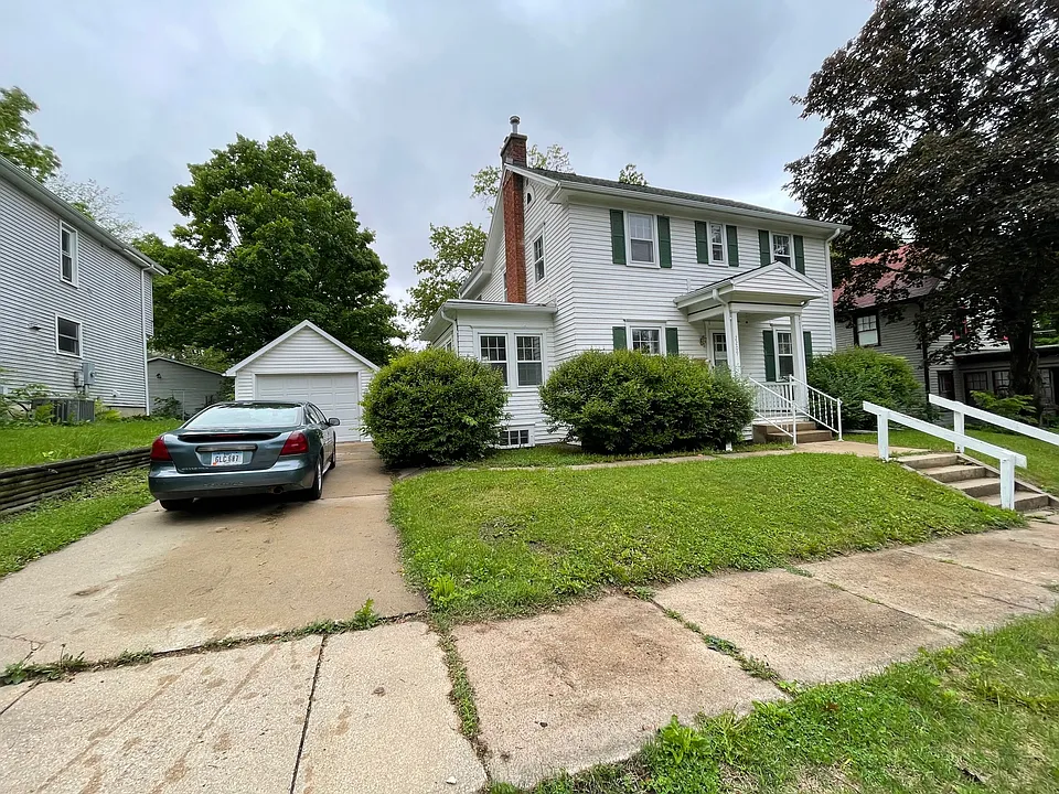 2209 Iowa St
