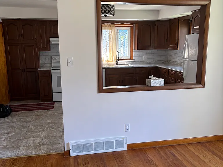 62 Greenman Ave #B — Photo 2