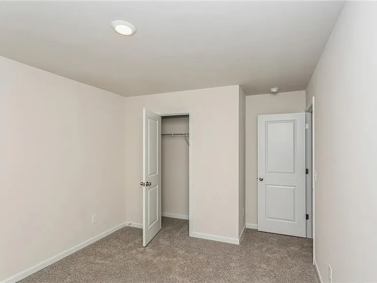 626 Mackenzie Cv — Photo 2