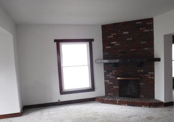 4th image of 202 S Seffner Ave