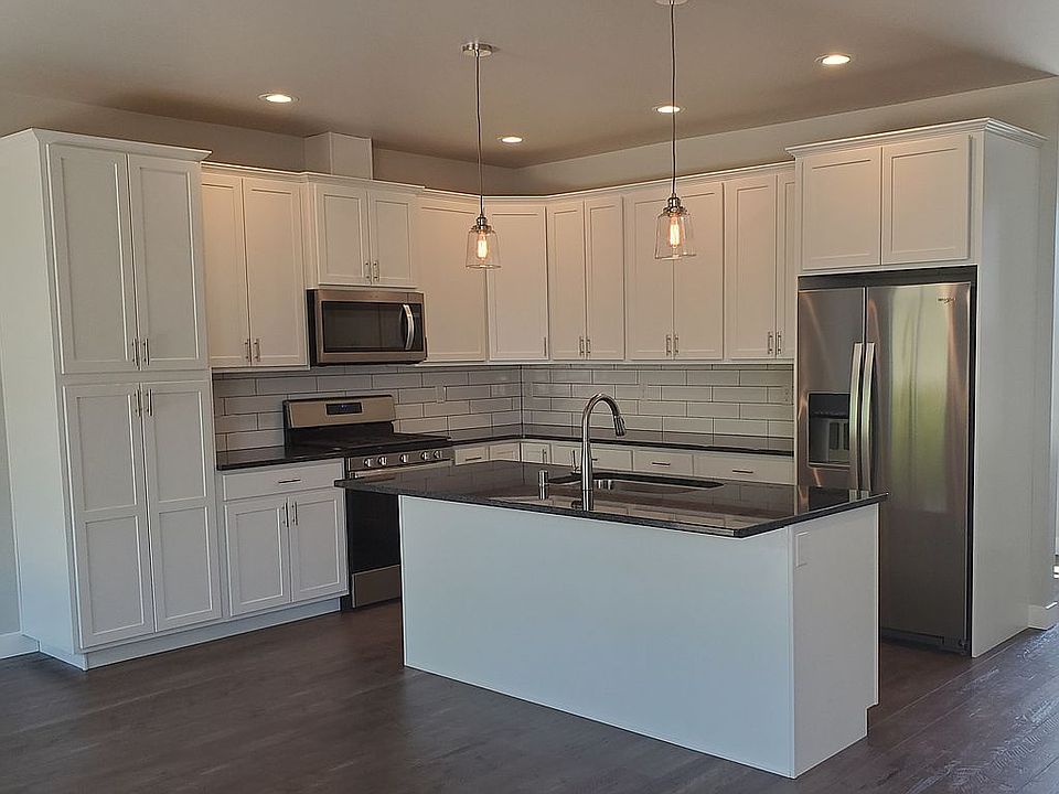 2nd image of 1335 Bradley Ct