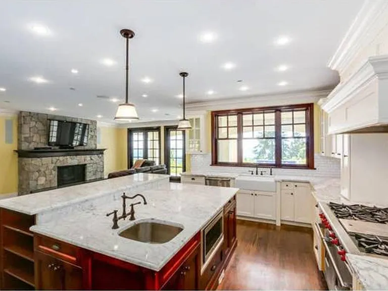 1379 Chartwell Dr — Photo 19