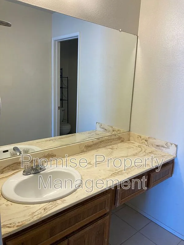 3 bed, 2.0 bath, 1464 sqft, $3,695 — Photo 4