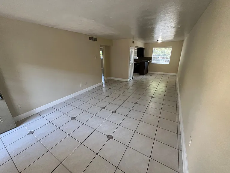 1370 NE 119th St #137008 — Photo 7