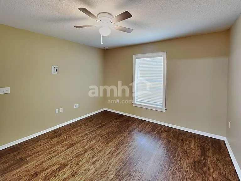 1733 Strathmore Cir — Photo 6