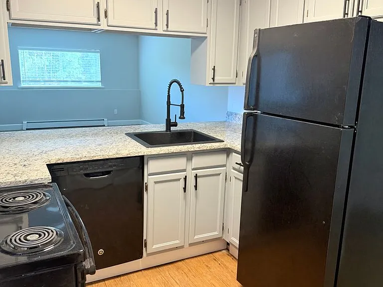 Cottonwood Creek Apartments — Photo 24