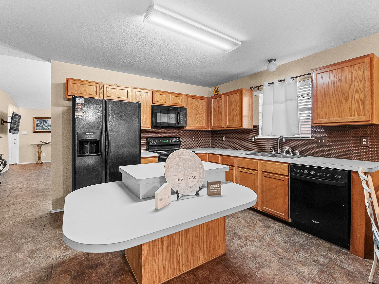 4 bed, 1840 sqft, $2,200 — Photo 3