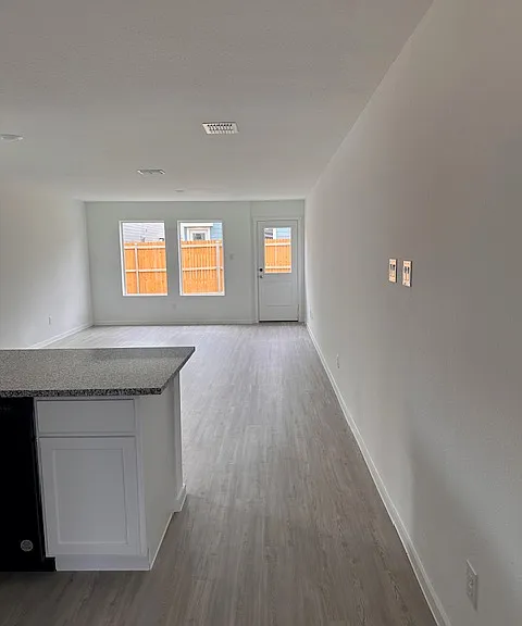 917 Grebe Dr — Photo 4