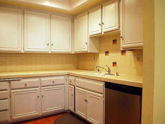 3rd image of 415 Sefton Ave APT D