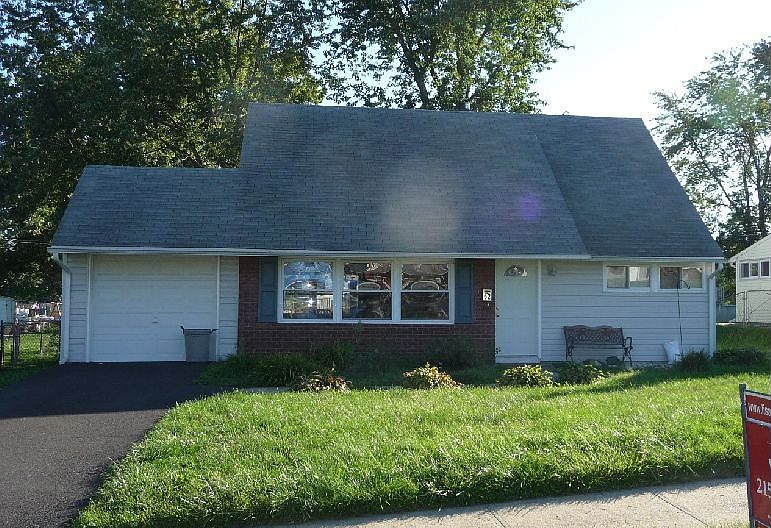 2nd image of 52 Begonia Ln