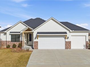 1121 SW Brookside Ct, Blue Springs, MO 64064