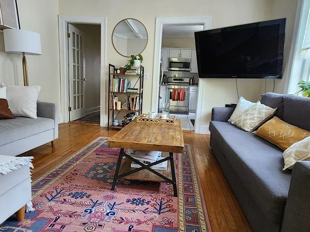 3 bed, 1.0 bath, 1087 sqft, $4,700 — Photo 4