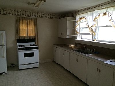 2nd image of 215 W Union St
