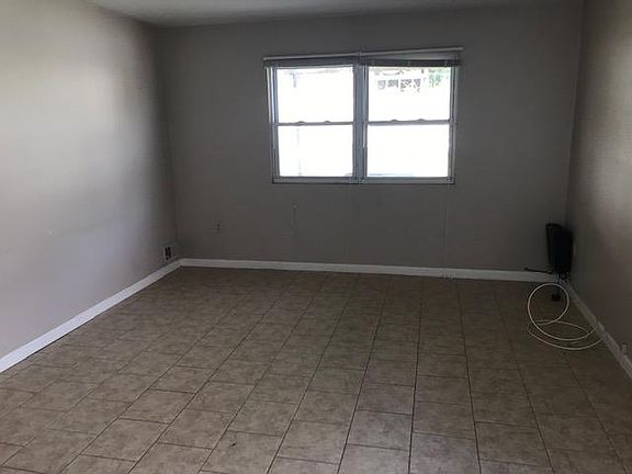 4th image of 220 Suffolk Ave