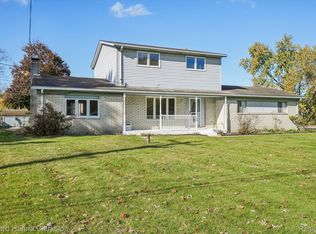 149 N Williams Lake Rd, White Lake, MI 48386