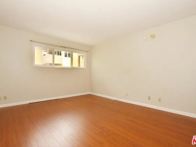 1262 S Barrington Ave #203 — Photo 15