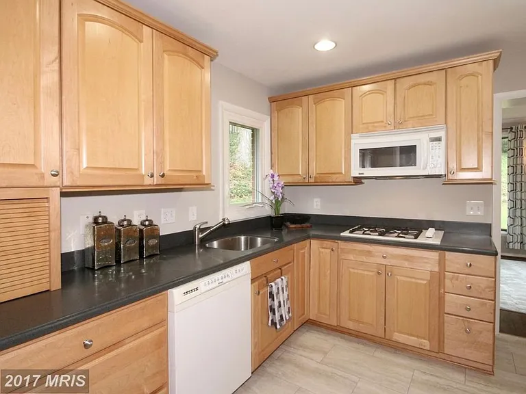 6710 Bracken Ct — Photo 7