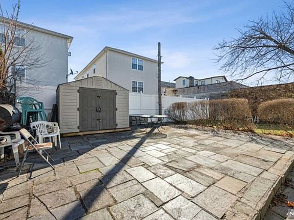 4th image of 419-423 N 7th St